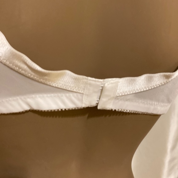 Almost U Wireless Camisole Bra Style 1200 40B 42B - Picture 5 of 12